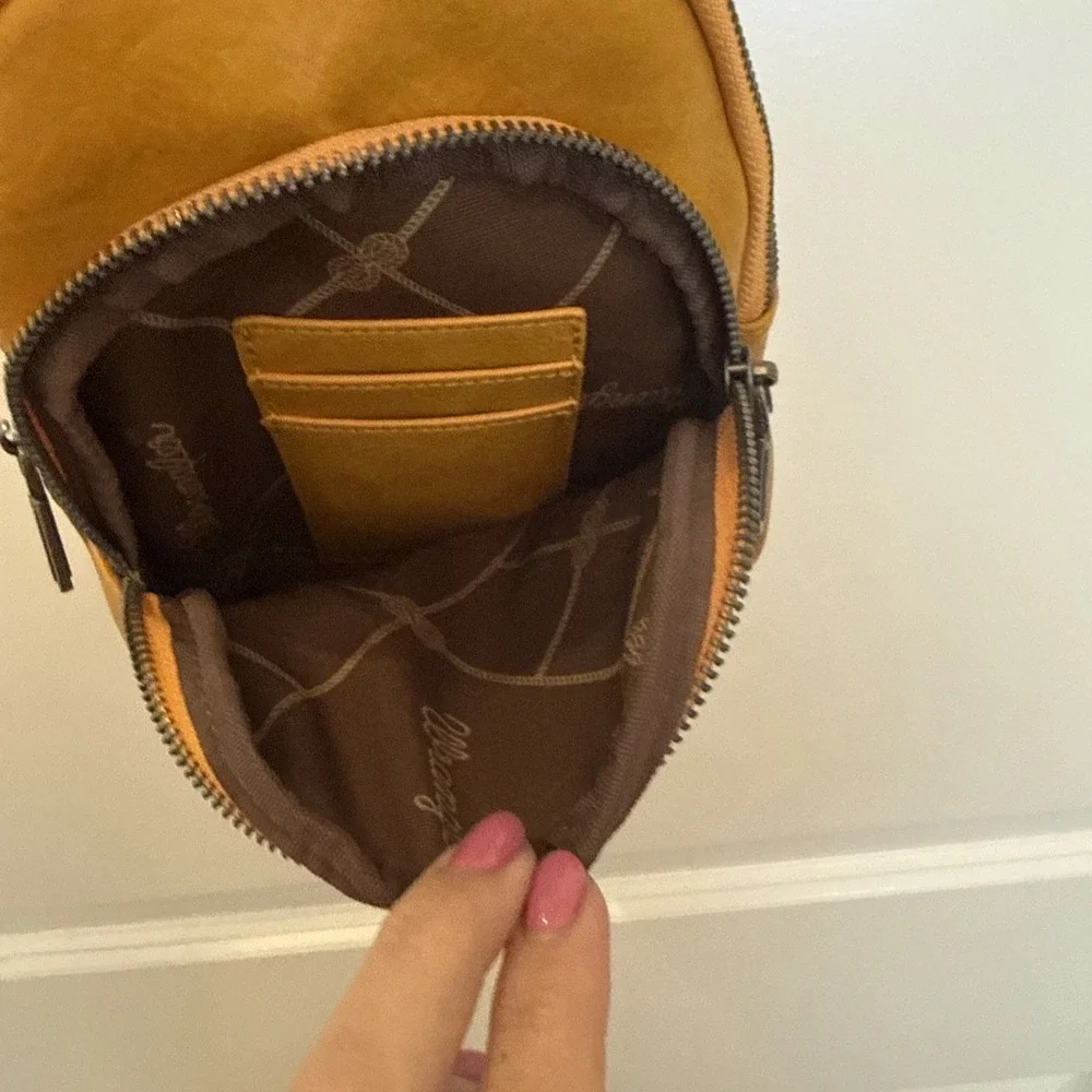Wrangler NWT Western 100% Leather Mustard Yellow Sling Crossbody Purse